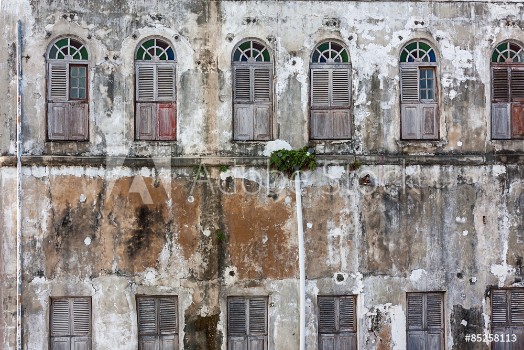 Bild på weathered old building wall